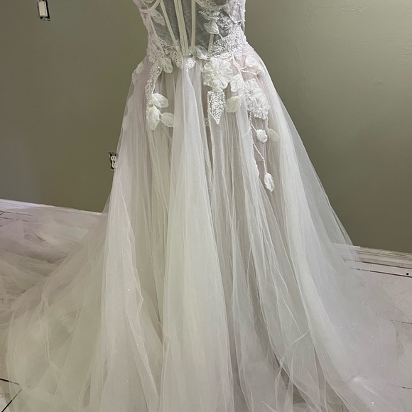 Tulle Wedding Dress Swallow - Picture 7 of 11
